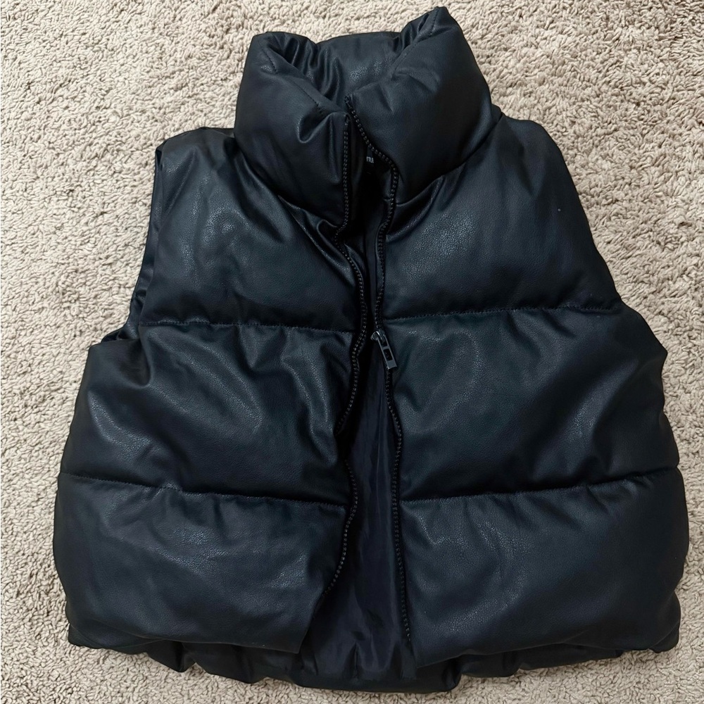 PrettyLittleThing Black Quilted Vest